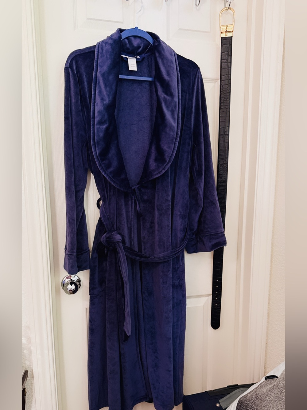NWOT Liz Claiborne Plush Shawl-Collar Long pockets Robe in Navy Blue